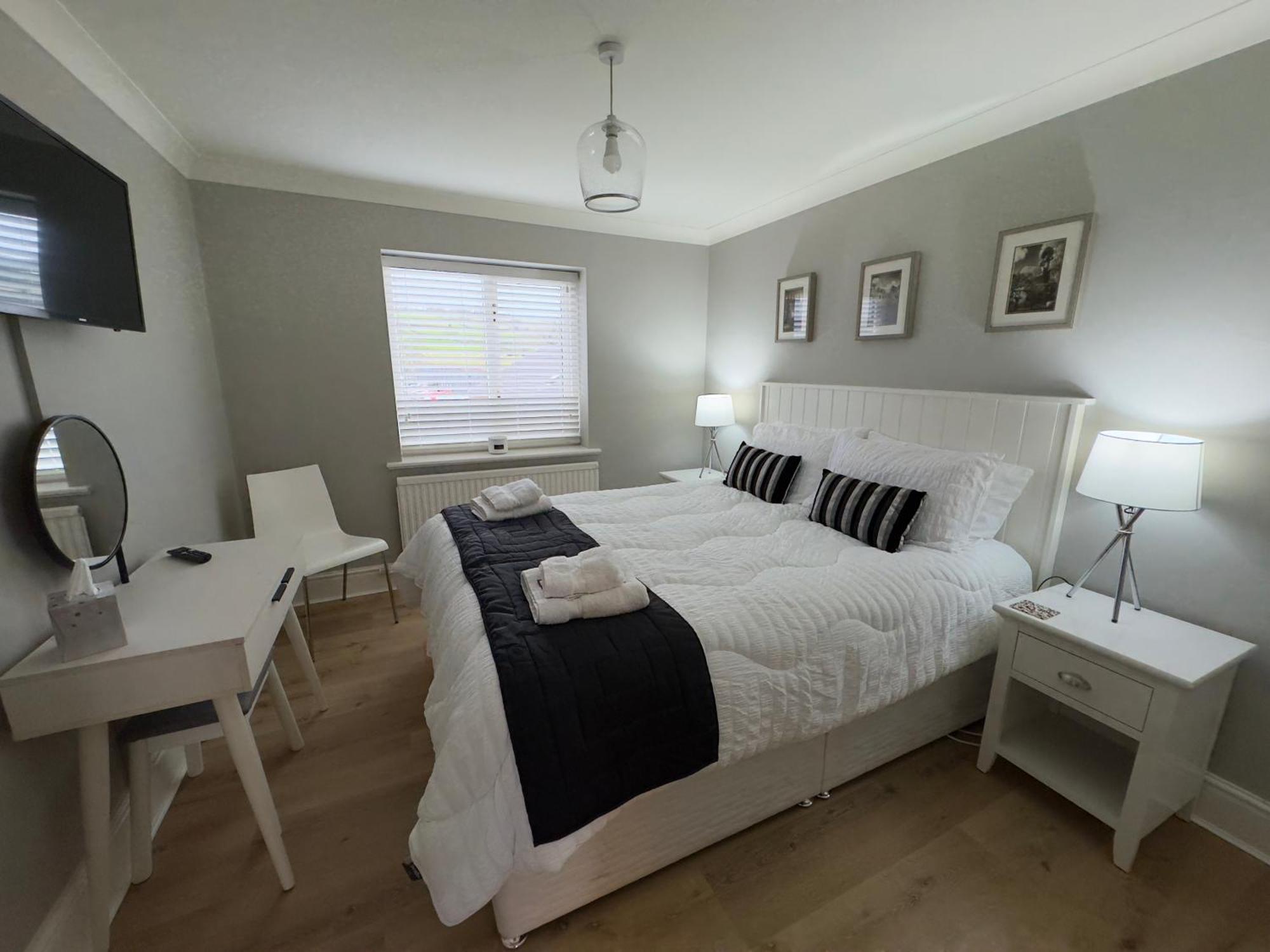 Vast, Elegant Home With Indoor Pool & Sauna Near Popular Golf Course Кингтон Экстерьер фото